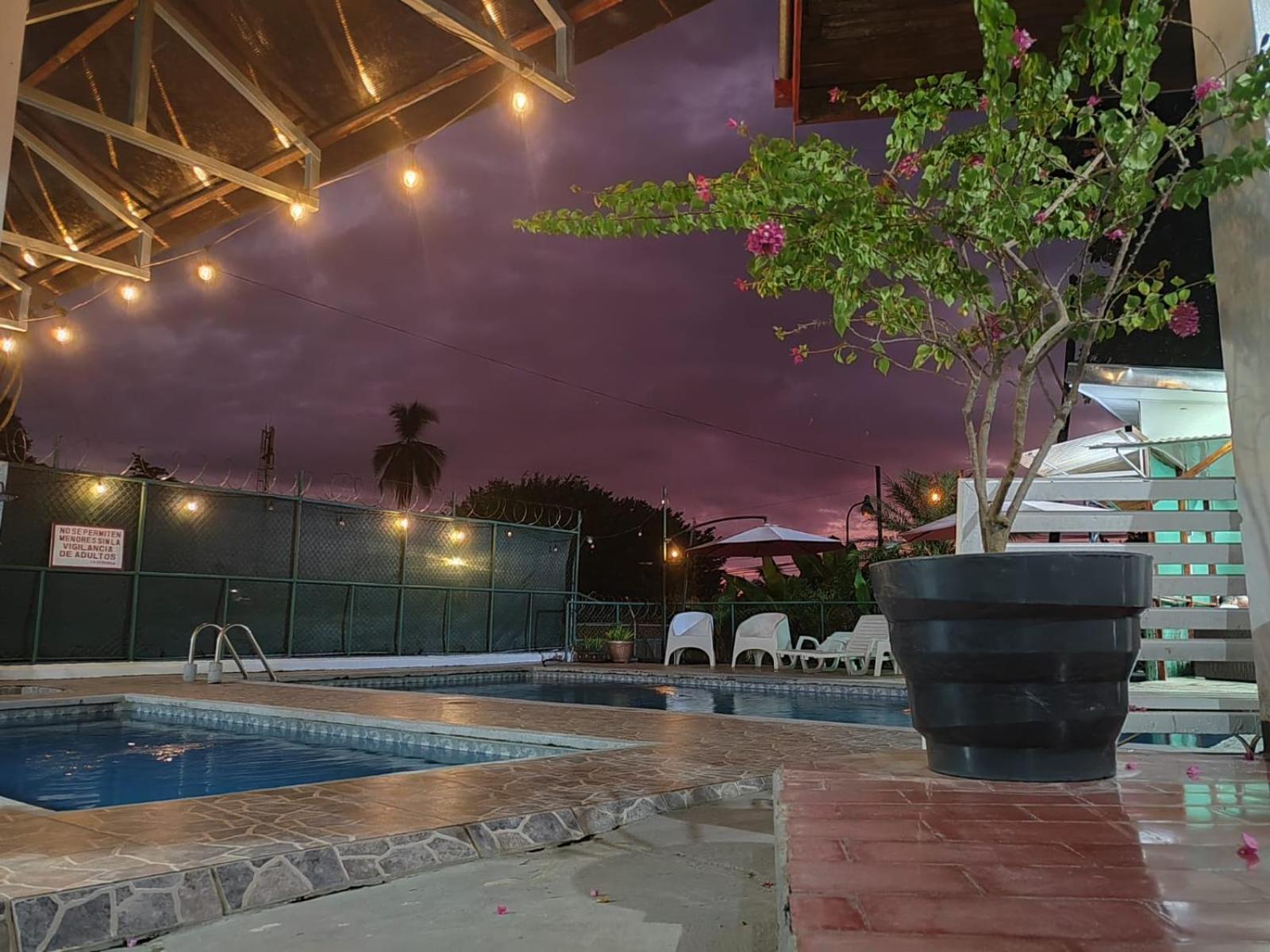 Hotel Pez Gallo Golfito Buitenkant foto